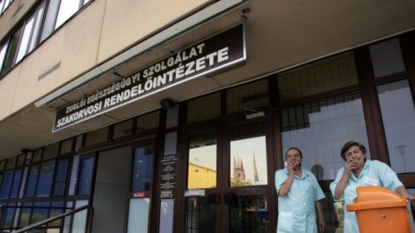 Унгария все пак ограничи достъпа на медиите до болниците