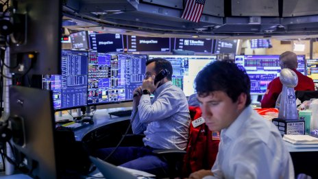 Преговорите с Иран, отчетът на SpaceX и ключови данни ще движат пазарите тази седмица