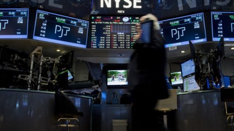 Акциите на Wall Street се търгуват на червено*