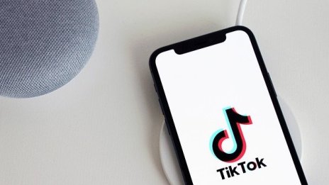 TikTok обеща да влезе в битката с фалшивите новини