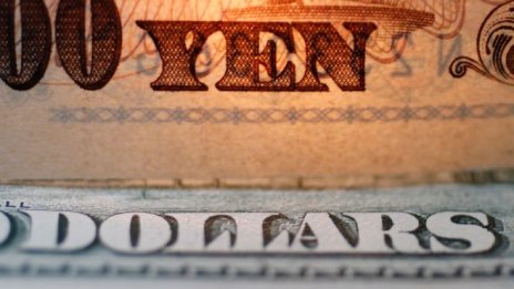 Господин Йена: Доларът може да падне под 100 йени до края на годината