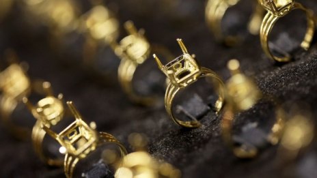 Златото поскъпна до най-високо ниво от средата на ноември 