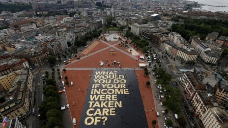 Швейцария провежда първия в света референдум за безусловен базов доход