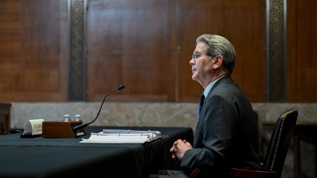 Скот Бесънт очаква пазар на свързани с долара стейбълкойни от 2 трлн. долара