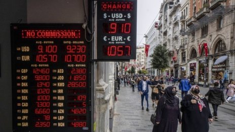 Часове преди срещата на централната банка Ердоган сменя зам.-министри