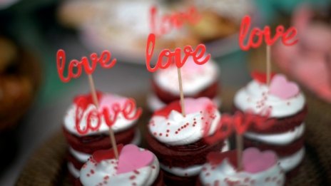 Трансакциите за Св. Валентин все по-често са за вечеря и пътувания