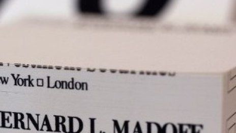 Търг до последния кат дрехи - Мадоф се разпродава 