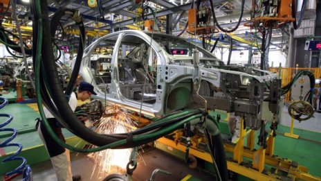 Renault ограничава временно производството в Русия поради логистични пречки