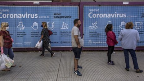 Коронавирусът нанася двоен удар на пенсионните схеми по света