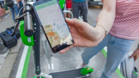 Срещу допълнителна такса паркираме Lime и в "червена зона"