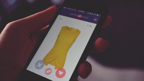 Мобилните телефони - новият аксесоар в коледното пазаруване