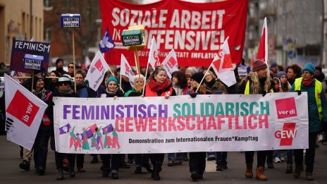 Ръстът на заплатите ще удължи битката на Европа с инфлацията