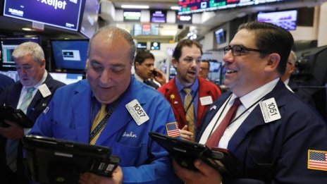 Wall Street игнорира новите сътресения в Белия дом*