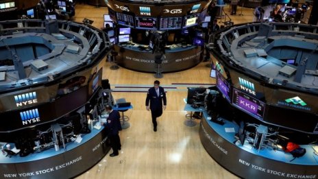 Nasdaq бележи спад в началото на търговията заради поевтиняването на Apple*