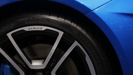 Renault се надява да привлече инвеститорите с първия електрически Alpine