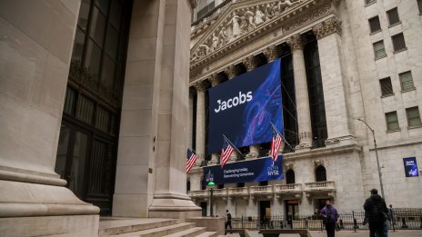 S&P 500 достига нов рекорден връх, Wall Street продължава силната седмица*