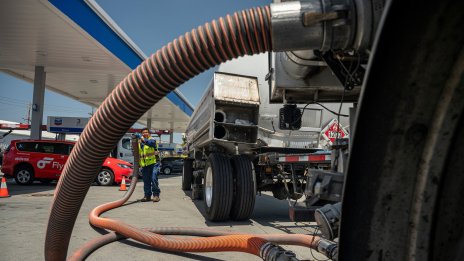 Агенцията по енергетика очаква рязко забавяне на ръста на търсенето на петрол 