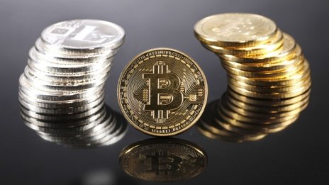 Биткойнът отново премина границата от 10 хил. долара