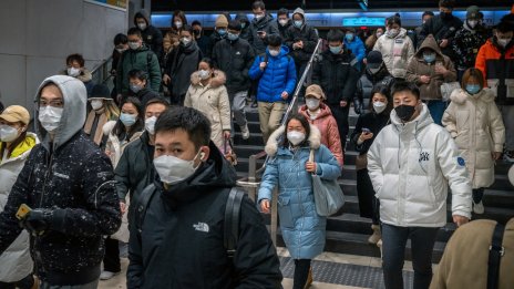 Активността в китайския сектор на услугите се сви за четвърти пореден месец