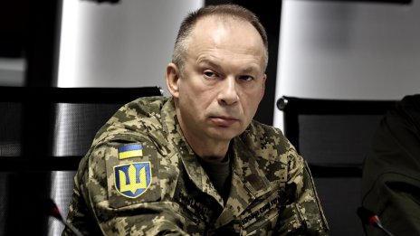 Зеленски дава рестарт на украинската армия с уволнението на генерал Сирски