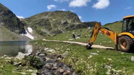 Еколози: Масовият туризъм сериозно застрашава Седемте рилски езера