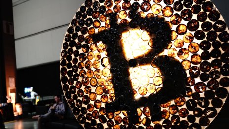 Биткойнът се отърсва от регулаторните притеснения с 11% ръст