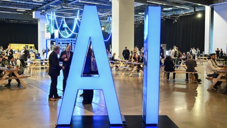 Световният AI пазар ще достигне почти 1 трлн. долара през 2027 г.