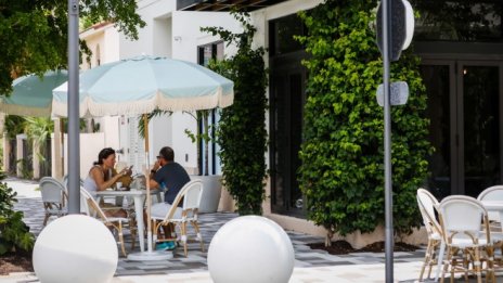 Разширяването на сектора на услугите в САЩ се охлажда през август