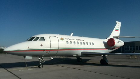 Правителственият самолет "Фалкон" ще бъде продаден на търг - струва скъпо, лети малко