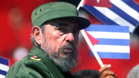 Лидерът на кубинската революция Фидел Кастро почина на 90 г.