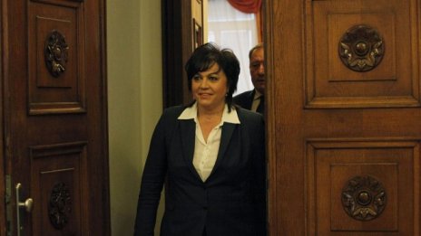 Нинова: БСП няма да участва в кабинет, ако трета политическа сила получи мандат