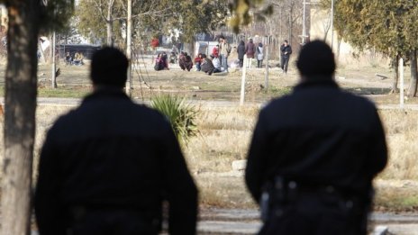 В центъра за бежанци в Харманли започнаха медицинските прегледи