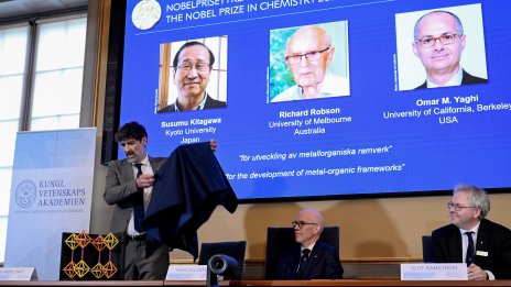 Молекули, които помагат за улавяне на въглероден диоксид, донесоха Нобелова награда по химия на трима учени