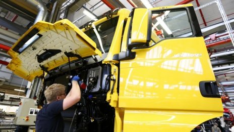 Компаниите в еврозоната назначават служители с най-бързия темп от 17 години