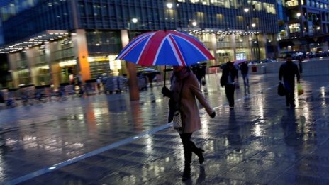 Потребителите насърчават икономическия растеж в Обединеното кралство