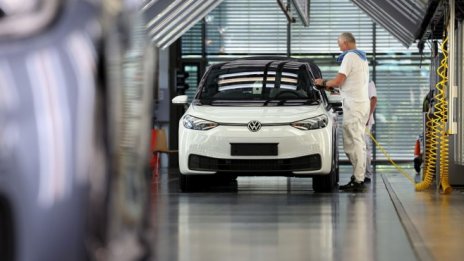 VW се сбогува с дизела и бензина в Европа до 2035 г.