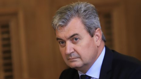Военният министър: В МО са били извършвани 100% авансови разплащания