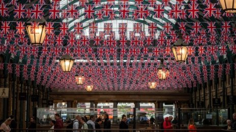 Британските супермаркети се готвят за пир заради платинения юбилей на кралицата