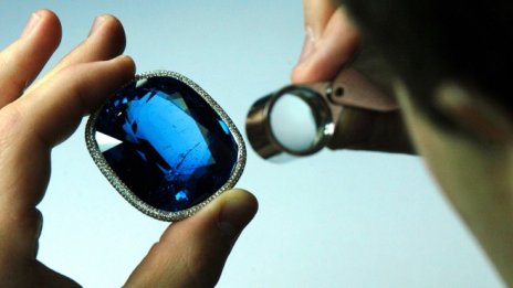61 500-каратов сапфир вдигна акциите на китайска компания с 900%