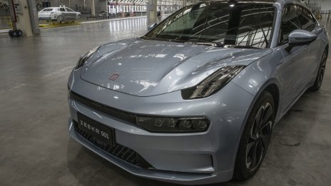 Китайският автомобилен пазар се свива през декември въпреки ръста при електромобилите