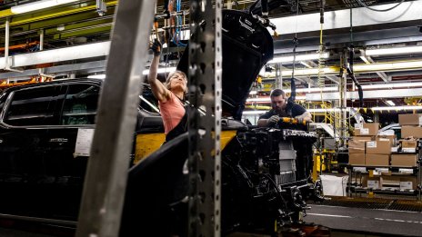 Пазарът на труда в САЩ изненадващо се охлажда през април