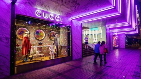 Въпреки отслабването продажбите на Gucci продължават да поддържат Kering