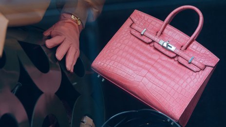 Sotheby’s пуска на аукцион оригиналната едноименна чанта Hermès на Джейн Бъркин