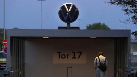 Най-големият завод на Volkswagen в Европа отново отваря врати