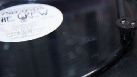 Продажбите на винилови плочи изпреварват CD-та в САЩ за първи път от 34 години