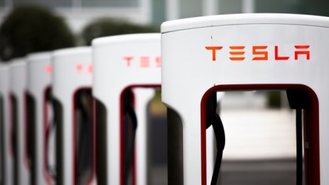Tesla представи нови бързи зарядни станции в Берлин