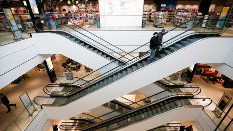 Британските потребители изненадващо са харчили повече през януари