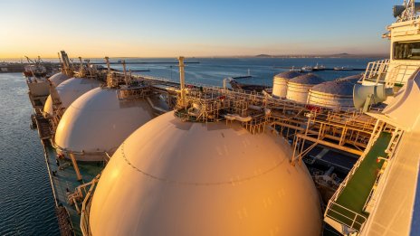 Азия наддава за втечнения газ за Европа и танкери започват да се отклоняват от пътя си