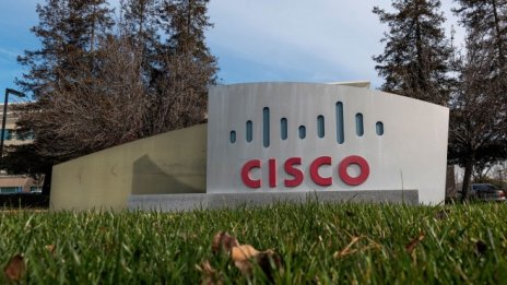Приходите на Cisco се свиха за пето поредно тримесечие
