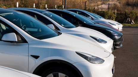 Tesla записва втори пореден месец на спад на продажбите във Франция
